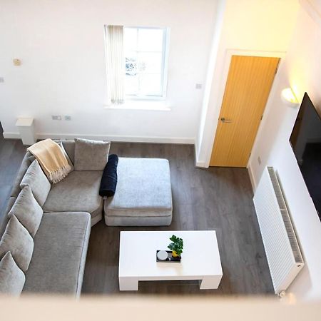 Large Unique 2 Bedroom Duplex Apartment With Private Parking & Free Wifi - Vat Qualifying By Amazing Spaces Relocations Ltd Уоррингтон Экстерьер фото