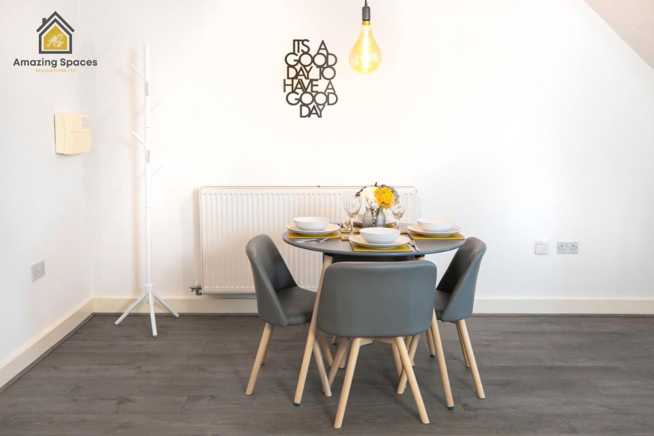 Large Unique 2 Bedroom Duplex Apartment With Private Parking & Free Wifi - Vat Qualifying By Amazing Spaces Relocations Ltd Уоррингтон Экстерьер фото