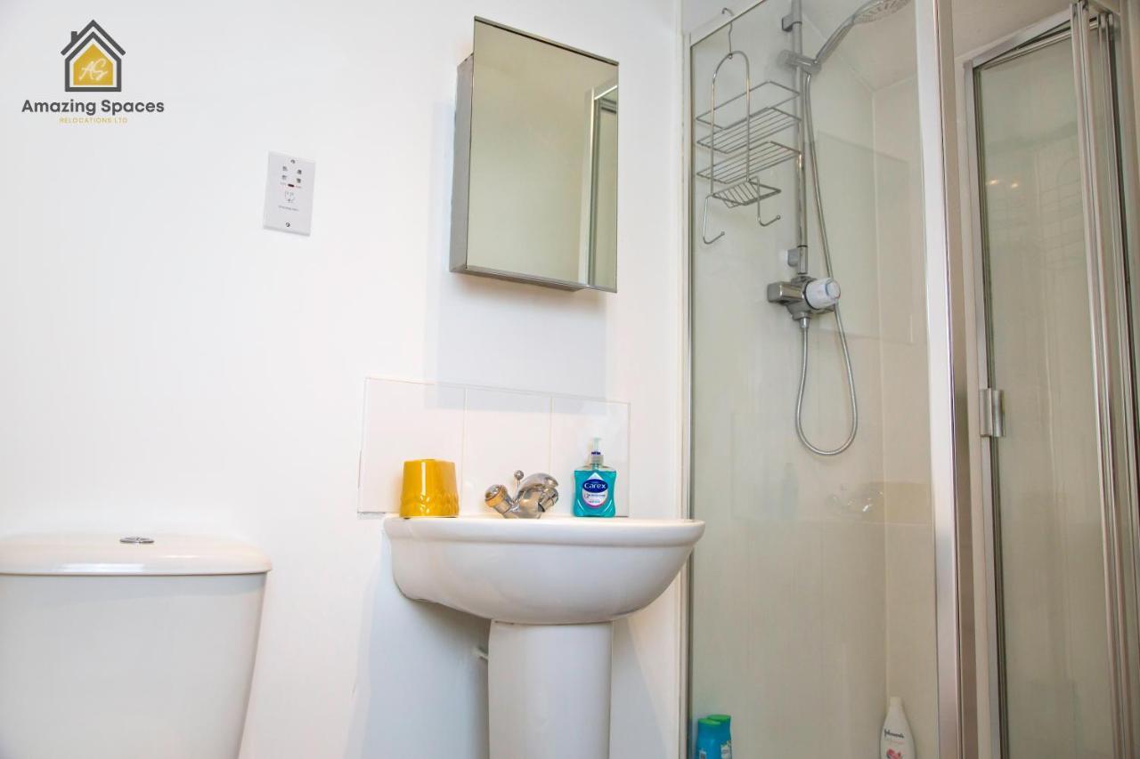 Large Unique 2 Bedroom Duplex Apartment With Private Parking & Free Wifi - Vat Qualifying By Amazing Spaces Relocations Ltd Уоррингтон Экстерьер фото