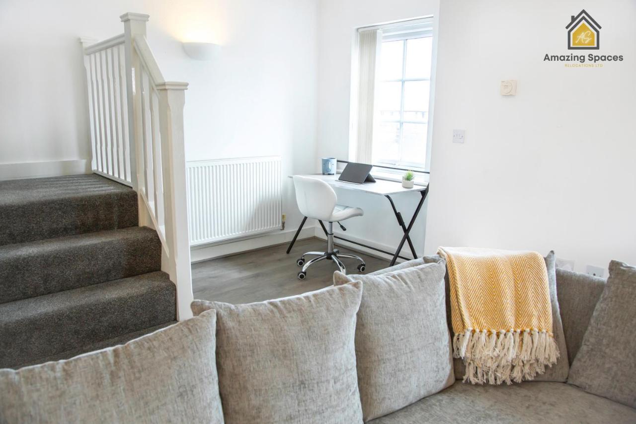 Large Unique 2 Bedroom Duplex Apartment With Private Parking & Free Wifi - Vat Qualifying By Amazing Spaces Relocations Ltd Уоррингтон Экстерьер фото