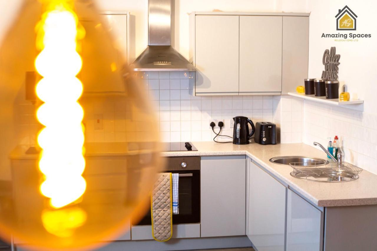 Large Unique 2 Bedroom Duplex Apartment With Private Parking & Free Wifi - Vat Qualifying By Amazing Spaces Relocations Ltd Уоррингтон Экстерьер фото